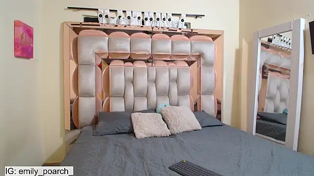 Snapshot of emilyaboott chatting on 02/21/25, 12:27 emilyaboott online show from 02/21/25, 12:27