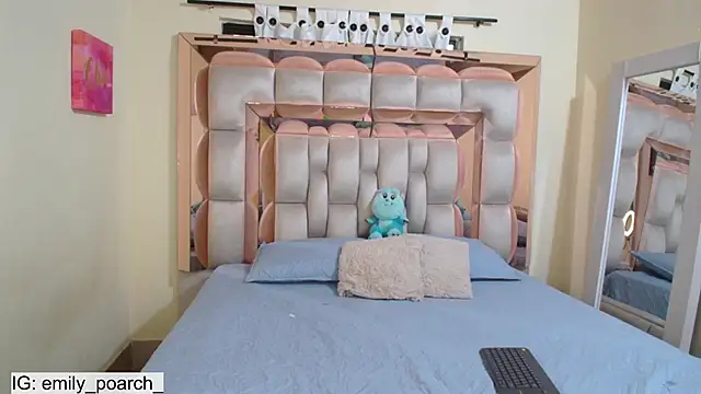 Snapshot of emilyaboott chatting on 02/24/25, 11:30 emilyaboott online show from 02/24/25, 11:30