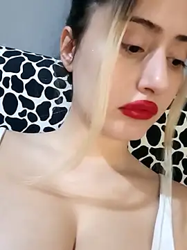 Snapshot of afrodizyak chatting on 02/19/25, 01:17 afrodizyak online show from 02/19/25, 01:17