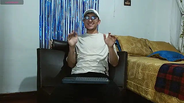 Snapshot of samfox_ chatting on 10/02/25, 02:07 samfox online show from 10/02/25, 02:07