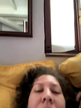 Snapshot of andreinitahg chatting on 12/17/25, 12:11 andreinitahg online show from 12/17/25, 12:11