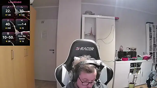 larsgessner30 online show from 10/19/25, 09:15