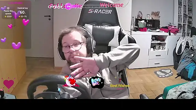 larsgessner30 online show from 11/03/25, 06:42