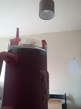 Milky flexy cat online show from 03/08/25, 11:37