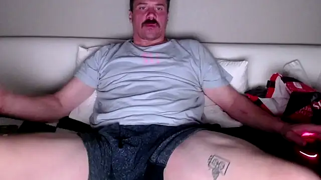 Snapshot of steelwood303 chatting on 10/25/25, 06:10 steelwood303 online show from 10/25/25, 06:10