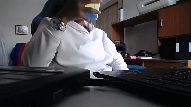 yohatinelly07 online show from 12/02/25, 09:10