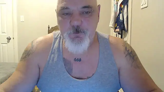 Newfiesausage1972 online show from 03/05/25, 01:28