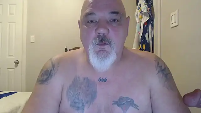 Newfiesausage1972 online show from 03/17/25, 01:08