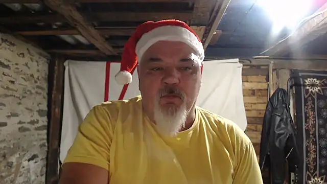 Newfiesausage1972 online show from 12/18/25, 11:16