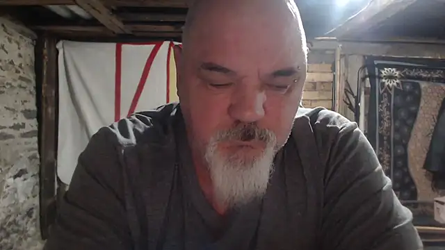 Newfiesausage1972 online show from 01/08/26, 10:39