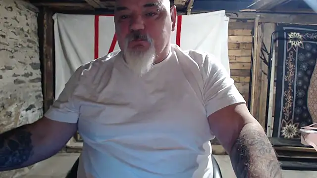 Newfiesausage1972 online show from 01/16/26, 09:57