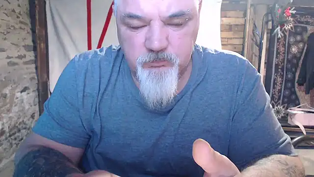 Newfiesausage1972 online show from 02/02/26, 12:59