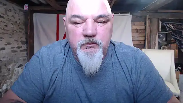 Newfiesausage1972 online show from 02/16/26, 04:14