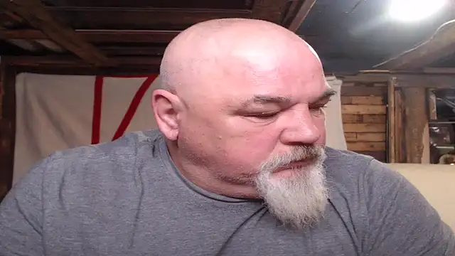 Newfiesausage1972 online show from 02/17/26, 03:19