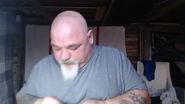 Newfiesausage1972 online show from 02/27/26, 10:32