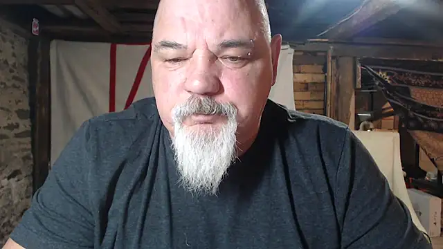 Newfiesausage1972 online show from 03/01/26, 09:11