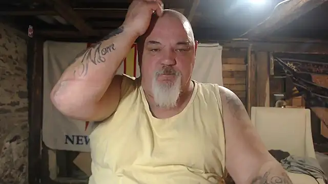 Newfiesausage1972 online show from 03/05/26, 10:44