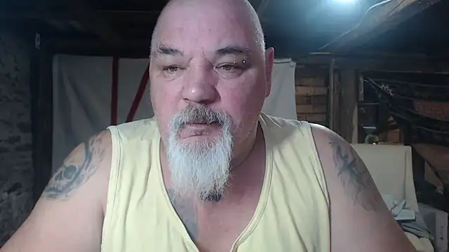 Newfiesausage1972 online show from 03/06/26, 12:23