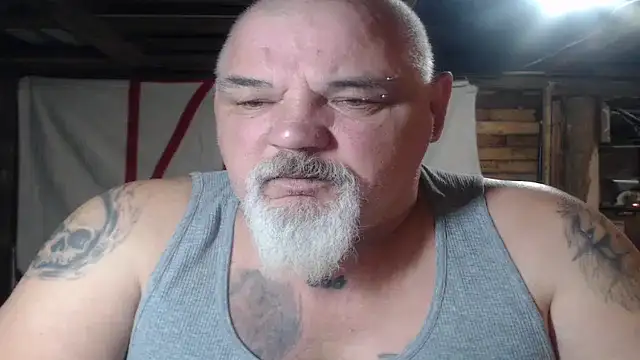 Newfiesausage1972 online show from 03/14/26, 09:04