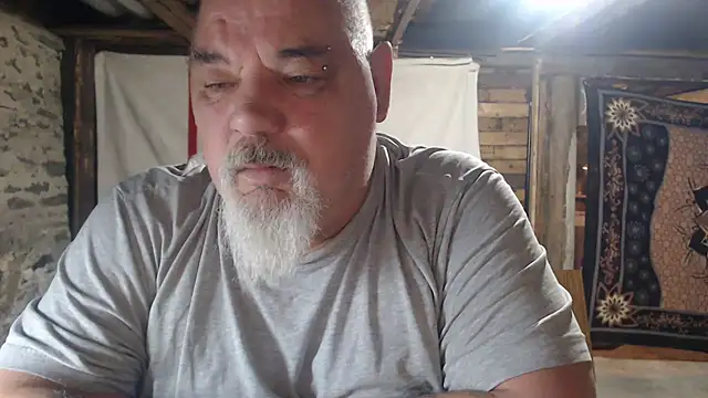 Newfiesausage1972 online show from 04/11/26, 07:56