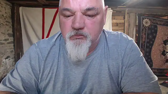 Newfiesausage1972 online show from 05/10/26, 11:43