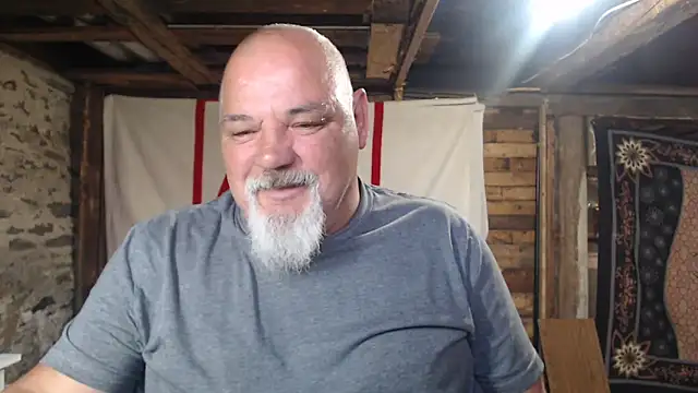 Snapshot of Newfiesausage1972 chatting on 06/16/26, 10:18 Newfiesausage1972 online show from 06/16/26, 10:18