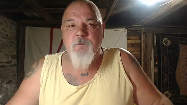 Snapshot of Newfiesausage1972 chatting on 06/23/26, 08:01 Newfiesausage1972 online show from 06/23/26, 08:01