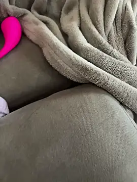 Snapshot of MetLena chatting on 10/31/25, 01:12 MetLena online show from 10/31/25, 01:12