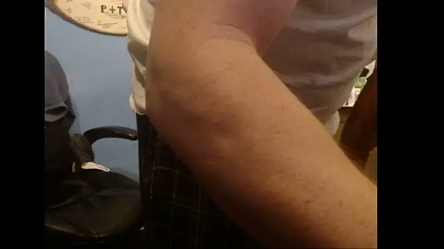 Snapshot of long_thinmint86 chatting on 12/19/25, 06:15 long thinmint86 online show from 12/19/25, 06:15