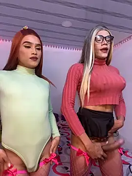 Snapshot of big_girl21cm chatting on 11/11/25, 01:38 big girl21cm online show from 11/11/25, 01:38