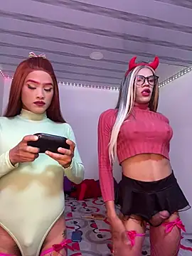 Snapshot of big_girl21cm chatting on 12/17/25, 02:01 big girl21cm online show from 12/17/25, 02:01