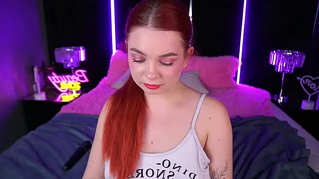 Snapshot of CarolinaDia chatting on 12/06/24, 12:45 CarolinaDia online show from 12/06/24, 12:45