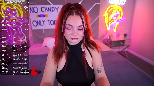 Snapshot of CarolinaDia chatting on 10/31/25, 08:21 CarolinaDia online show from 10/31/25, 08:21