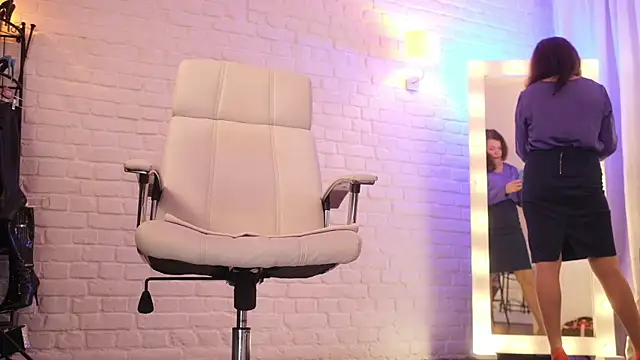 Snapshot of Nylon_Legs chatting on 11/07/25, 08:31 Nylon Legs online show from 11/07/25, 08:31