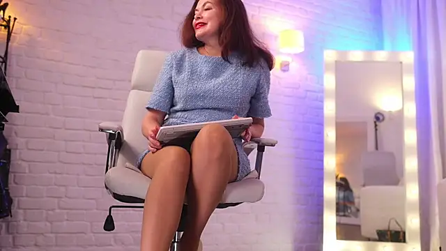 Snapshot of Nylon_Legs chatting on 01/18/26, 10:02 Nylon Legs online show from 01/18/26, 10:02