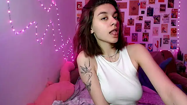 Snapshot of Celine_Dionn chatting on 12/21/24, 12:27 Celine Dionn online show from 12/21/24, 12:27