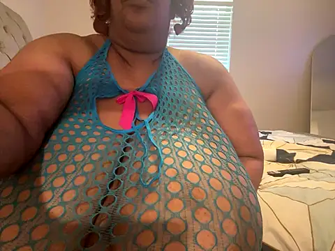 Missredboneo12 online show from 09/30/25, 04:34