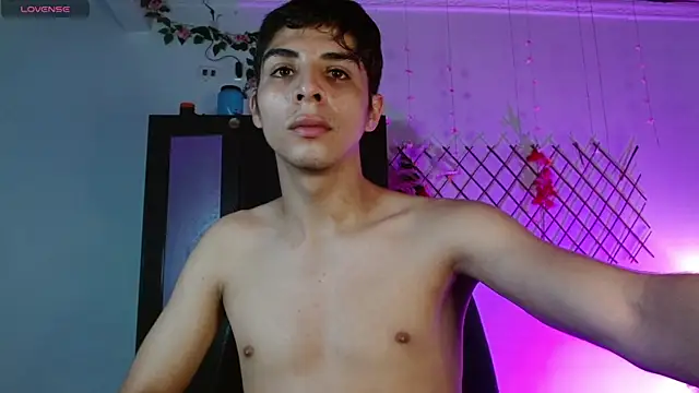 Snapshot of justin_alexxx chatting on 12/04/24, 06:50 justin alexxx online show from 12/04/24, 06:50