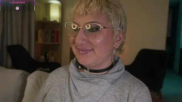 Ximenna Cruz online show from 12/03/25, 08:40