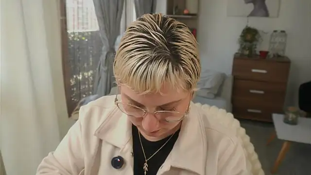 Ximenna Cruz online show from 01/11/26, 12:21