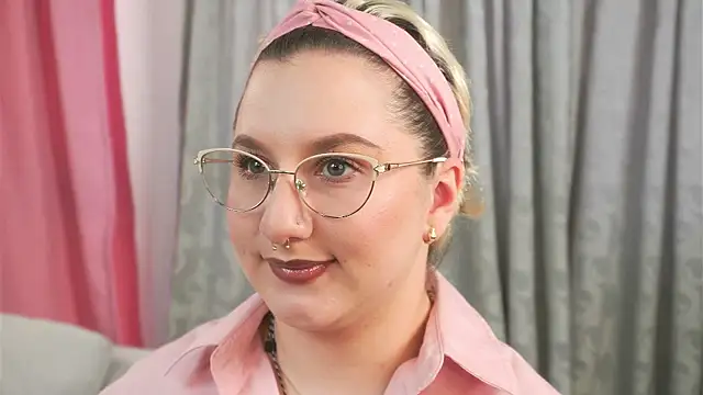 Ximenna Cruz online show from 04/01/26, 07:11