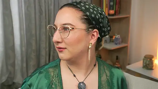 Ximenna Cruz online show from 04/06/26, 07:37