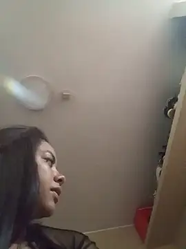 Snapshot of EAAM1 chatting on 11/05/25, 04:56 EAAM1 online show from 11/05/25, 04:56