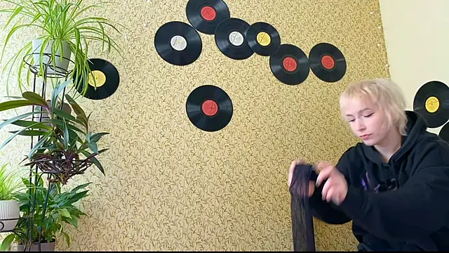 EmmyAmbros online show from 09/12/25, 12:05