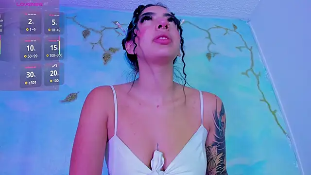 Snapshot of SaturnooStonee chatting on 10/24/25, 06:43 SaturnooStonee online show from 10/24/25, 06:43