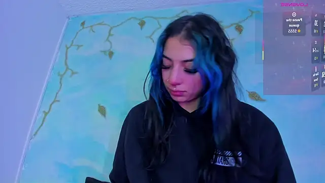 Snapshot of SaturnooStonee chatting on 12/03/25, 12:51 SaturnooStonee online show from 12/03/25, 12:51