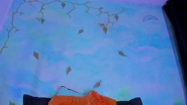 Snapshot of SaturnooStonee chatting on 12/04/25, 12:53 SaturnooStonee online show from 12/04/25, 12:53