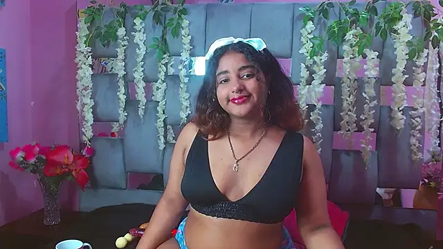 Snapshot of Sofia_Hernandez_ chatting on 12/07/24, 12:35 Sofia Hernandez online show from 12/07/24, 12:35