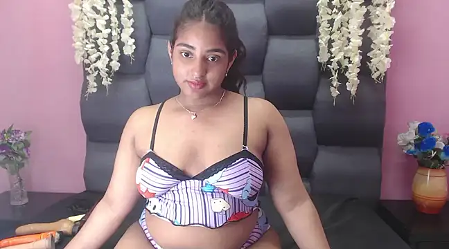 Snapshot of Sofia_Hernandez_ chatting on 02/01/25, 05:39 Sofia Hernandez online show from 02/01/25, 05:39