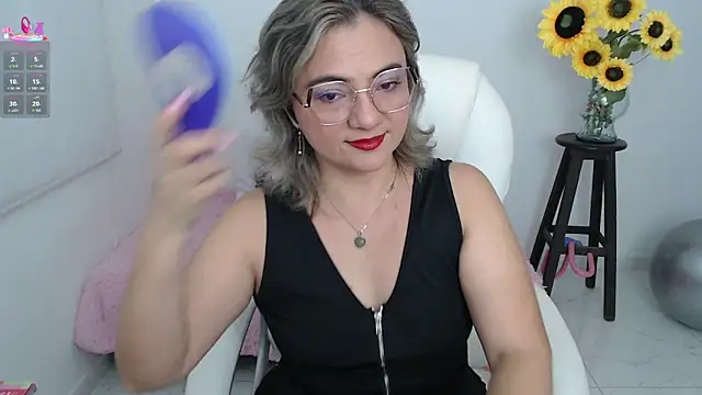 ana milf online show from 09/18/25, 11:56